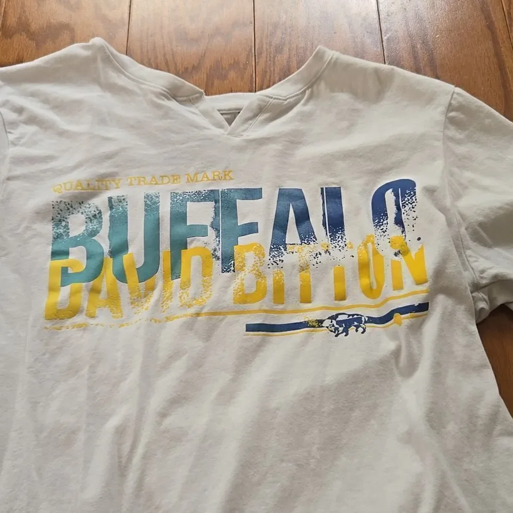 Men's t shirt, great condition size, extra large buffalo